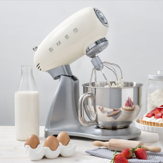 Batidora Smeg Stand Mixer Crema